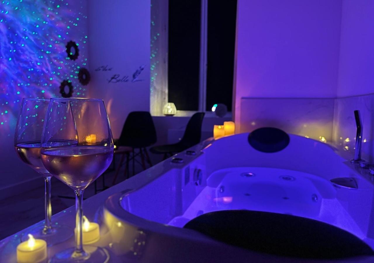 Cinema & Jacuzzi Aux Etoiles - Casabianca Suite Saint-Etienne (Loire) Exterior foto