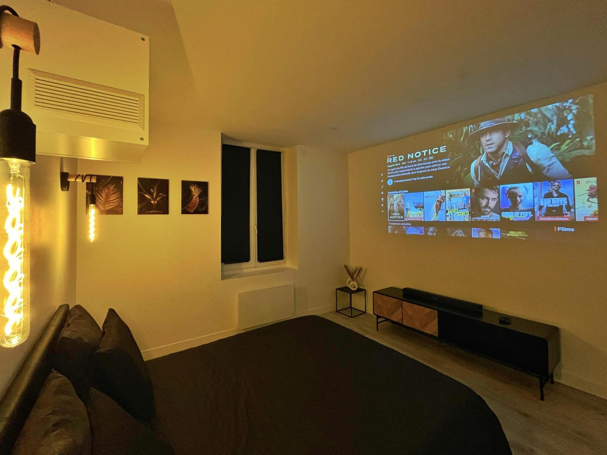Cinema & Jacuzzi Aux Etoiles - Casabianca Suite Saint-Etienne (Loire) Exterior foto